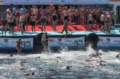 ボスポラス海峡を泳ぎきれ！ イスタンブールで水泳イベント
