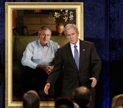 ブッシュ米大統領夫妻の肖像画公開