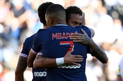 仏杯決勝控えるPSGが親善試合で大勝、5000人のファン集まる