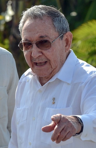 カストロ議長、冗談まじりに引退に言及 キューバ