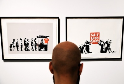 ローマでバンクシーの大規模な展示会 100点余出展