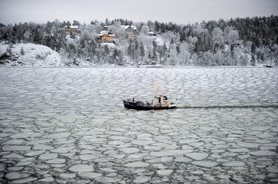 冬のバルト海、スウェーデン・フィンランド間を結ぶ船舶