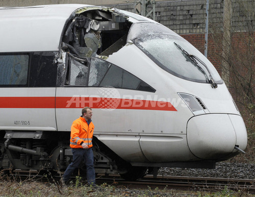 ドイツ高速列車が倒木に衝突 暴風雨 エマ 写真4枚 ファッション ニュースならmode Press Powered By Afpbb News