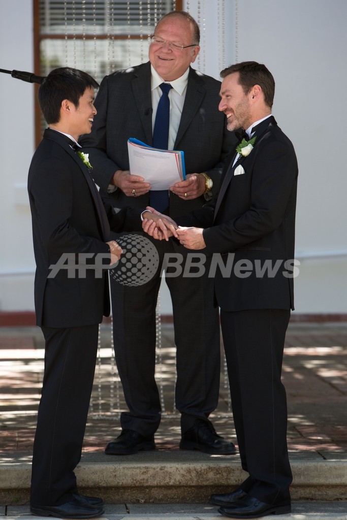国際ニュース：AFPBB Newsオーストラリアで初の同性婚カップル誕生