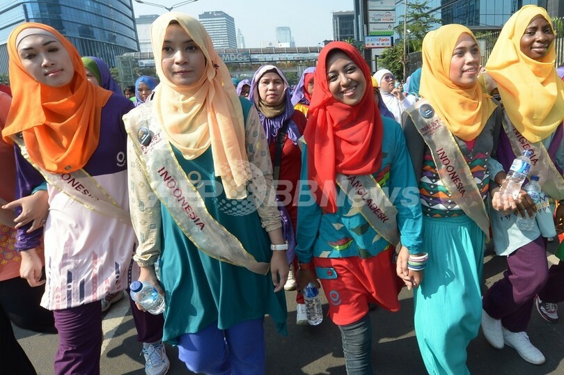 「ミス・ワールドへの回答」、イスラム教徒限定の美人コンテスト インドネシア