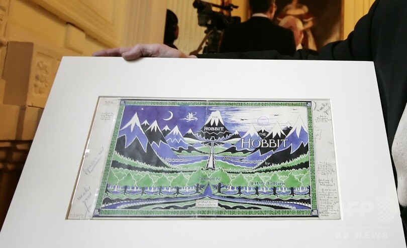トールキンの献辞付き「ホビット」初版本、2600万円で落札