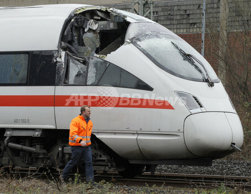 ドイツ高速列車が倒木に衝突 暴風雨 エマ 写真4枚 国際ニュース Afpbb News