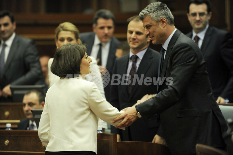 コソボ、新大統領は36歳のヤヒヤガ氏