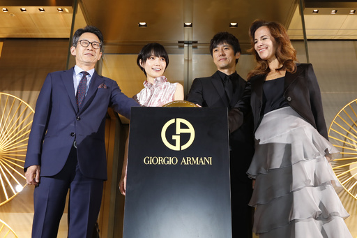 アルマーニ / 銀座タワー」リニューアル、西島秀俊と宮﨑あおい登場