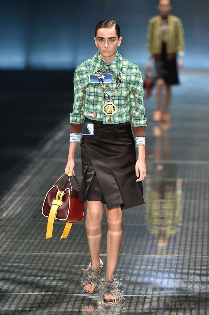 「プラダ」17年春夏