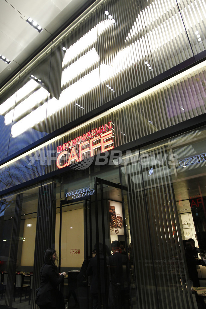「エンポリオ アルマーニ青山」4日にオープン、日本初のカフェも