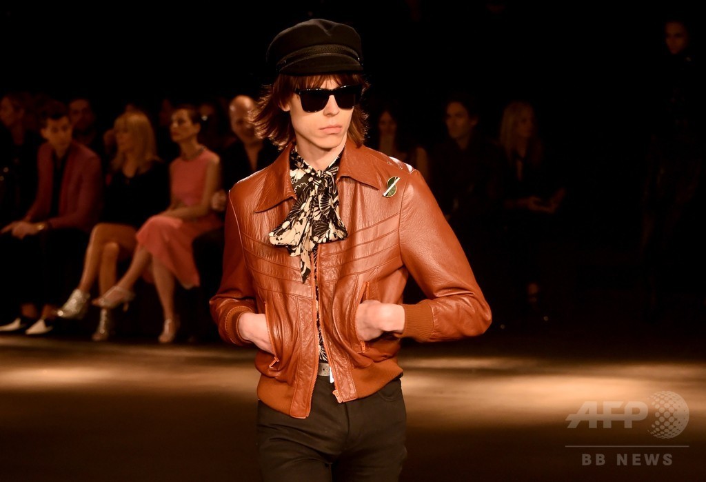 「サンローラン」メンズ＆ウィメンズ新作をLAで披露