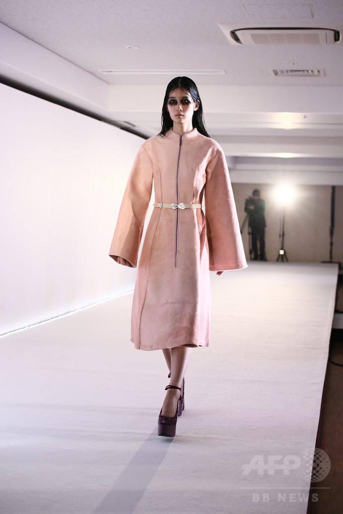 「ミキオサカベ」、レザーを使ったスペシャルファッションショー