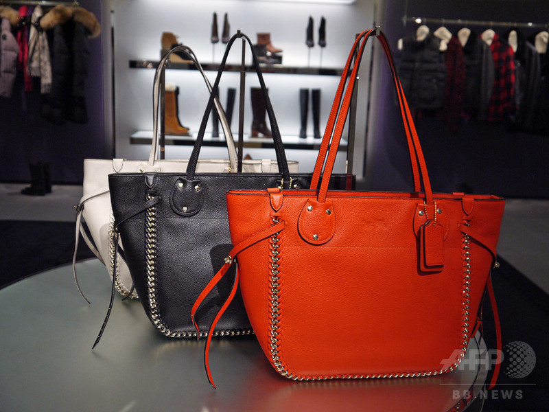 「コーチ」ホリデーコレクションに注目、新宿限定アイテムも