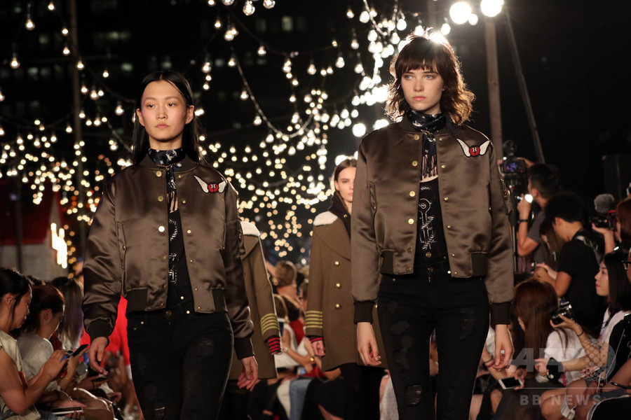 「トミー ヒルフィガー」17年春夏