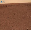 火星の地形全貌図。探査車が着陸機を離れて火星表面に到達後、搭載されたナビゲーション・地形カメラが撮影した1枚目の画像（2021年6月11日提供）。(c)CGTN Japanese