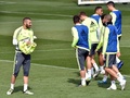 スペイン１部リーグのヘタフェ戦を翌日に控え、バルデベバスのトレーニング施設で行われた練習に参加するレアル・マドリードのカリム・ベンゼマ（2016年4月15日撮影）。(c)AFP/GERARD JULIEN