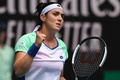全豪オープンテニス、女子シングルス3回戦。ポイントを取りガッツポーズをするオンス・ジャバー（2020年1月24日撮影）。(c)Greg Wood / AFP