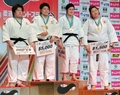 柔道、グランドスラム東京大会（Grand Slam Tokyo 2011）は11日、最終日の男女5階級が行われ、日本勢は3階級で優勝した。

女子78キロ超級の表彰式に臨む（左から）2位に入った日本の田知本愛（Megumi Tachimoto）、優勝した日本の杉本美香（Mika Sugimoto）、3位に入ったスロベニアのルツィヤ・ポラウデル（Lucija Polavder）と韓国の金誽永（Kim Na-Young、キム・ナヨン、2011年12月11日撮影）。(c)AFP/Toru YAMANAKA