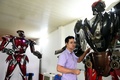 新型ロボット（右）とロボット・ワン（左）。ベトナム首都ハノイで（2019年9月30日撮影）。(c)Nhac NGUYEN / AFP