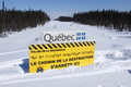 カナダ・ケベック（Quebec）州のブロードバック・バレー（Broadback Valley）に立てられた、「破壊の道はここで終わる」と書かれた看板（2014年3月12日撮影）。(c)AFP/Clement Sabourin