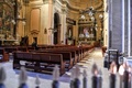 イタリア・ローマ市内にあるカトリック教会で、祈りをささげる人（2020年3月15日撮影）。(c)Andreas SOLARO / AFP