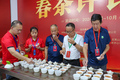 武夷山市第２０回春茶コンテストで茶を審査する専門家（2024年9月24日撮影）。(c)Xinhua News