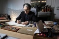 フランス・パリの自宅で絵を描く高田賢三氏（2019年1月9日撮影、資料写真）。(c)JOEL SAGET / AFP