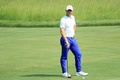 男子ゴルフ米国ツアーメジャー第2戦、全米オープン選手権を控え、練習ラウンドに臨むロリー・マキロイ（2017年6月12日撮影）。(c)AFP/Getty Images/Richard Heathcote