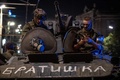 ロシア南部軍管区司令部などが置かれるロストフ州の州都ロストフナドヌーに進軍したワグネル部隊（2023年6月24日撮影）。(c)Roman ROMOKHOV / AFP