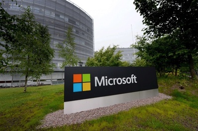 米マイクロソフト、7800人削減 携帯電話事業を再編へ
