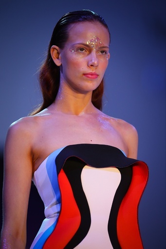 地元デザイナーらを支援、豪クイーンズランド州でファッションショー