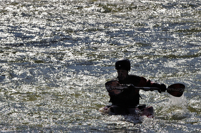 ストックホルムの河川はカヤックの人気練習スポット、スウェーデン