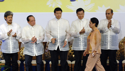 ASEAN外相会議、人権監視機関の設置を盛り込んだ「憲章」草案を承認