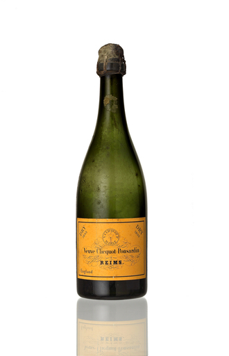 海底から世界最古のシャンパン発見か、関係者は早速テイスティング