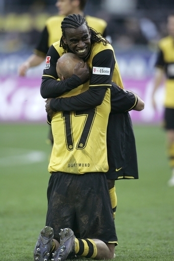 ドルトムント レバークーゼンに逆転勝ち