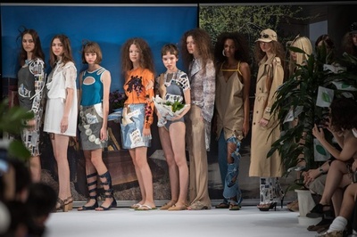 「コトハヨコザワ」19年春夏コレクション発表