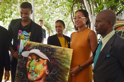 大坂なおみ、父の祖国ハイチを訪問 地元のミュージアム楽しむ