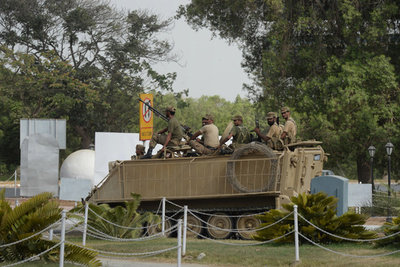 カラチの空港付近を再び武装勢力が襲撃