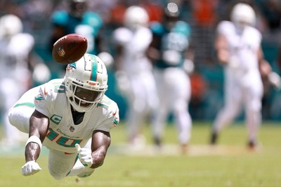 ドルフィンズが開幕戦勝利、試合前に一時拘束のヒルが活躍