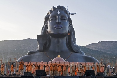 大迫力！ シバ神の巨大胸像 インド