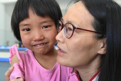 中国で「事実上の孤児」が50万人 関係機関が支援に本腰