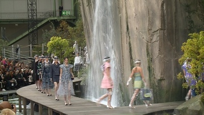 動画：「シャネル」18年春夏パリ