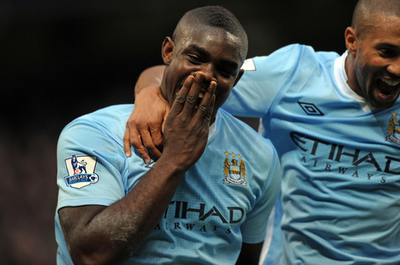 マンCが無敗記録を伸ばす、マンUとアーセナルも勝利