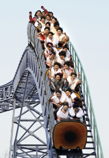 成人式、晴れ着でローラーコースター！