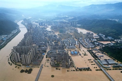 中国貴州省で洪水、8万人以上避難 報道