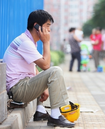 携帯電話は脳活動を活発にする、健康リスクは不明 米研究