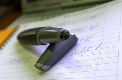 ペン型カメラにご注意！着替え盗撮で医師を逮捕 スペイン