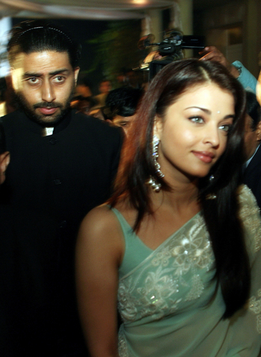 アイシュワリヤ・ライ／アビシェーク・バッチャン、来月挙式へ - インド