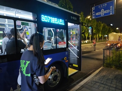 中国杭州で「夜間帰宅支援バス」の運行開始